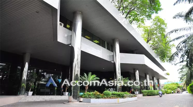  1  Office Space For Rent in Ratchadapisek ,Bangkok MRT Rama 9 at Chamnan Phenjati Business Center AA12603